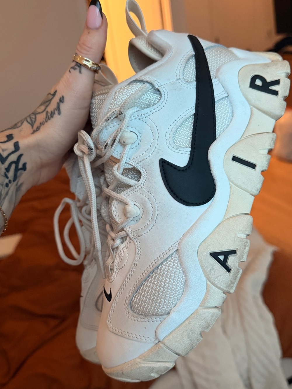 Nike Women’s White/Black barraiges
